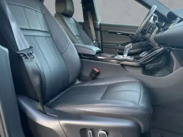 Range Rover Evoque P200 R-Dynamic SE BlackPack 2