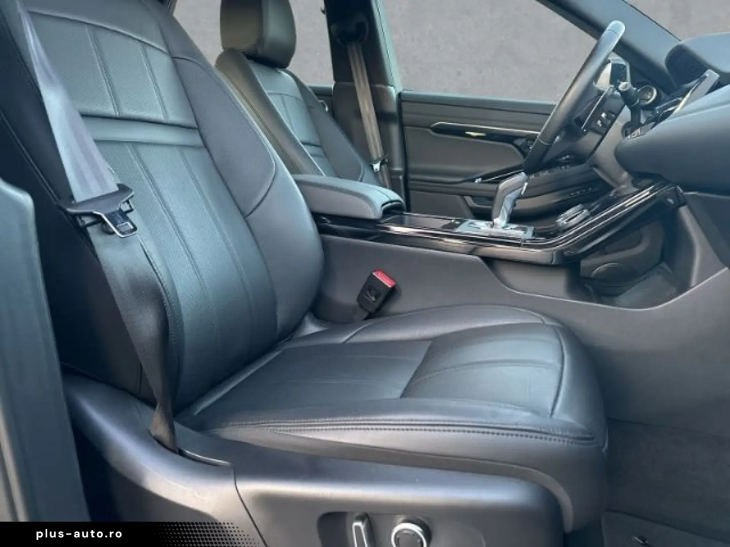 Range Rover Evoque P200 R-Dynamic SE BlackPack 2