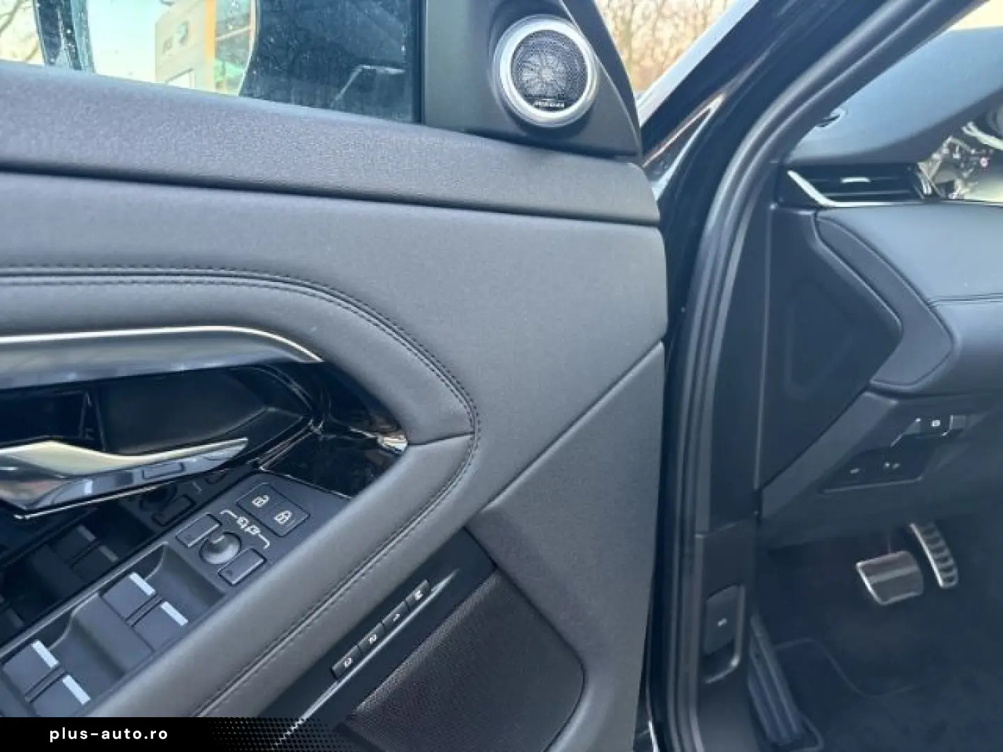 Range Rover Evoque P200 R-Dynamic SE BlackPack 2