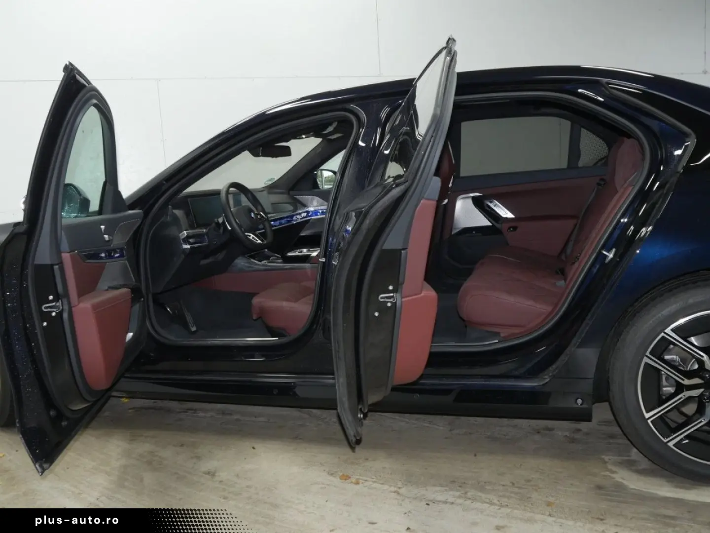 740d xDr ExecutiveLounge TV SoftClose Massage