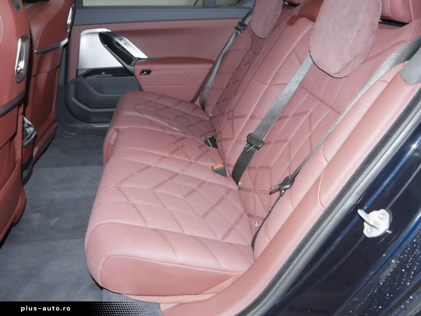 740d xDr ExecutiveLounge TV SoftClose Massage