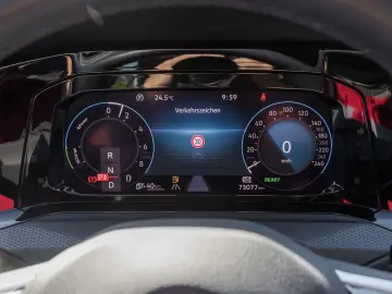 Golf GTE BLACK STYLE IQ.LIGHT DCC ACC NAVI LM18