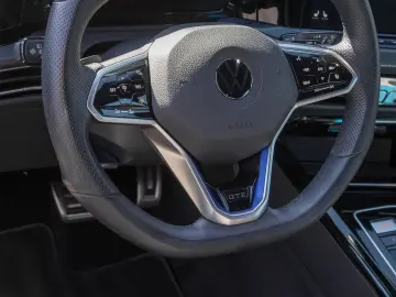 Golf GTE BLACK STYLE IQ.LIGHT DCC ACC NAVI LM18