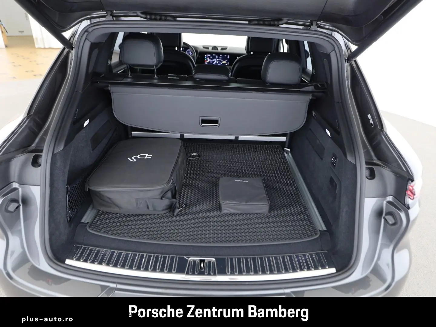 Cayenne E-Hybrid  PDCC  InnoDrive  HUD  Massage