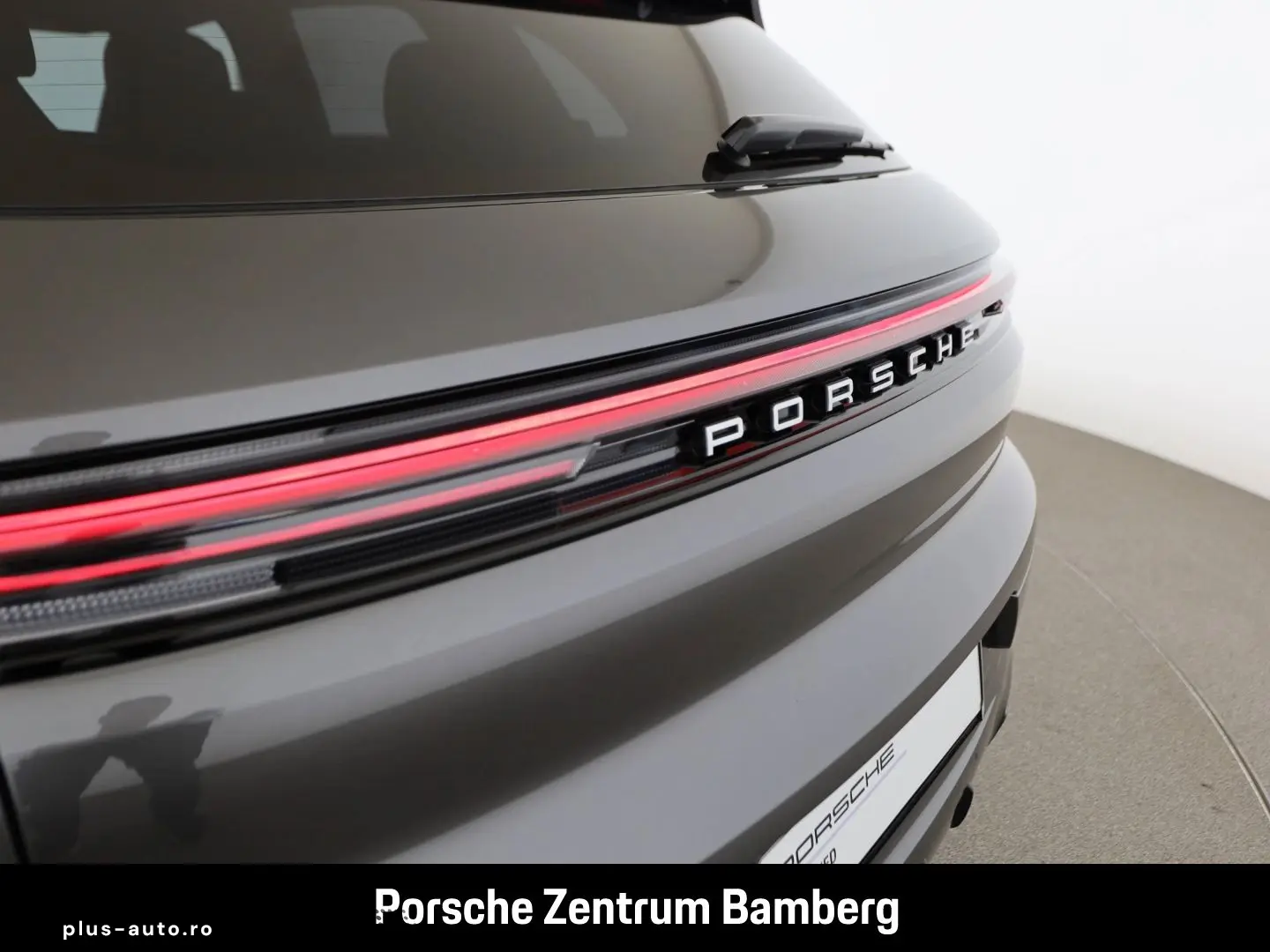 Cayenne E-Hybrid  PDCC  InnoDrive  HUD  Massage