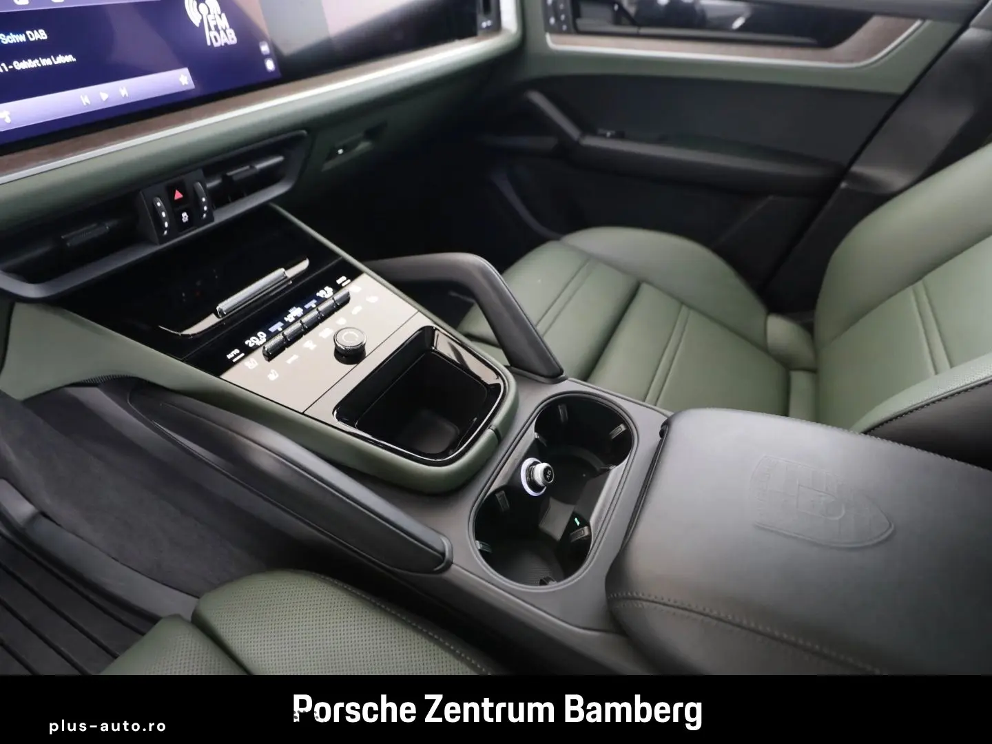 Cayenne E-Hybrid  PDCC  InnoDrive  HUD  Massage