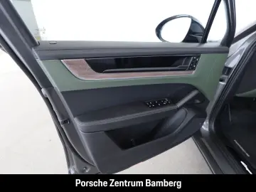 Cayenne E-Hybrid  PDCC  InnoDrive  HUD  Massage