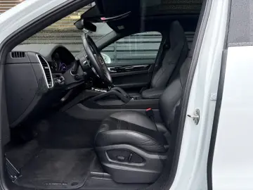 Cayenne Coupe E-Hybrid-INNO-HEAD UP-EL.AK-1.HAND