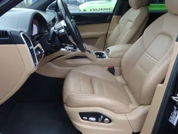 Cayenne S-BOSE-Matrix-LED-Panorama