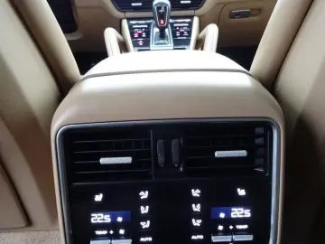 Cayenne S-BOSE-Matrix-LED-Panorama