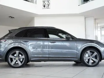 Cayenne Hy HUD InnoDr Approved 07.26 SportDesign