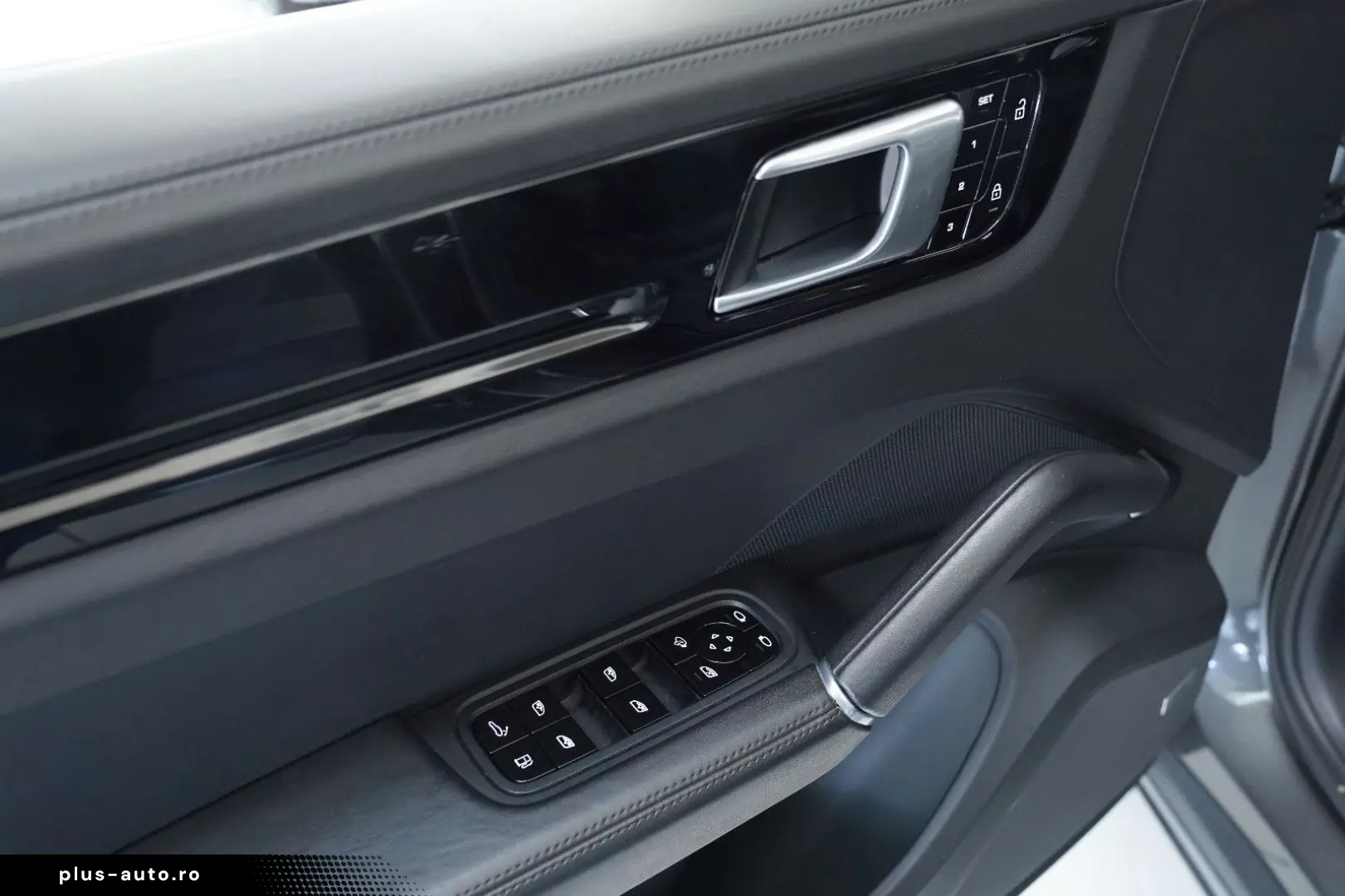 Cayenne Hy HUD InnoDr Approved 07.26 SportDesign