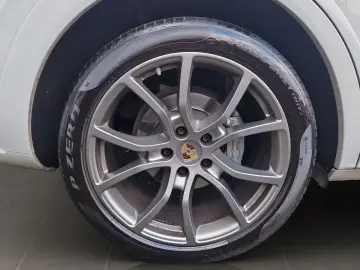 Cayenne S Platinum SportDesign HALenk Standh 18w