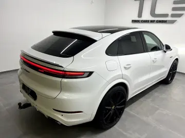 Cayenne Coupe III E-Hybrid Beifahrerdisplay  18