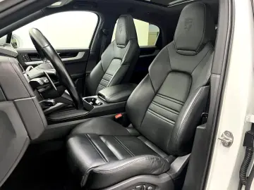 Cayenne Coupe III E-Hybrid Beifahrerdisplay  18