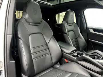 Cayenne Coupe III E-Hybrid Beifahrerdisplay  18