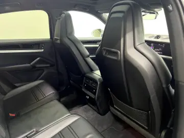 Cayenne Coupe III E-Hybrid Beifahrerdisplay  18