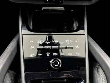 Cayenne Coupe III E-Hybrid Beifahrerdisplay  18