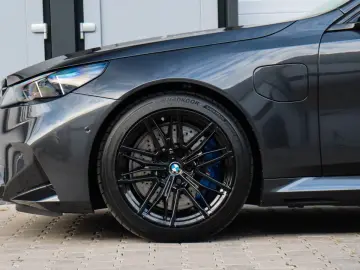 BMW M5 Sedan  Carbon Pack