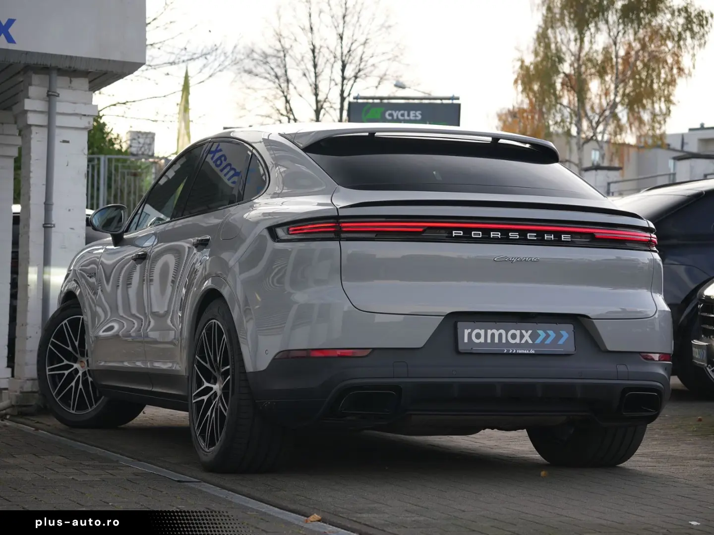 E-Hybrid Coupé ACC-LUFTF-PANO-HD-AHK-HUD-BOSE-RS