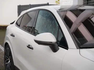 E-Hybrid Coupé ACC-LUFTF-PANO-HD-AHK-HUD-BOSE-RS