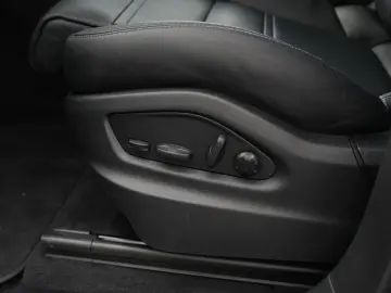 E-Hybrid Coupé ACC-LUFTF-PANO-HD-AHK-HUD-BOSE-RS