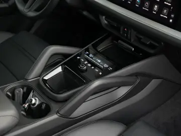 E-Hybrid Coupé ACC-LUFTF-PANO-HD-AHK-HUD-BOSE-RS