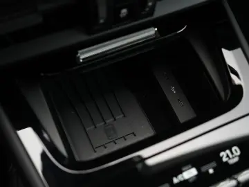 E-Hybrid Coupé ACC-LUFTF-PANO-HD-AHK-HUD-BOSE-RS