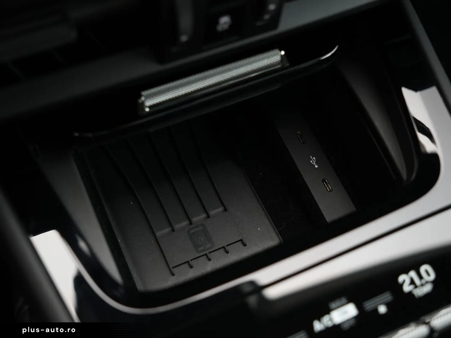 E-Hybrid Coupé ACC-LUFTF-PANO-HD-AHK-HUD-BOSE-RS