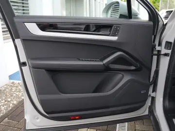 E-Hybrid Coupé ACC-LUFTF-PANO-HD-AHK-HUD-BOSE-RS