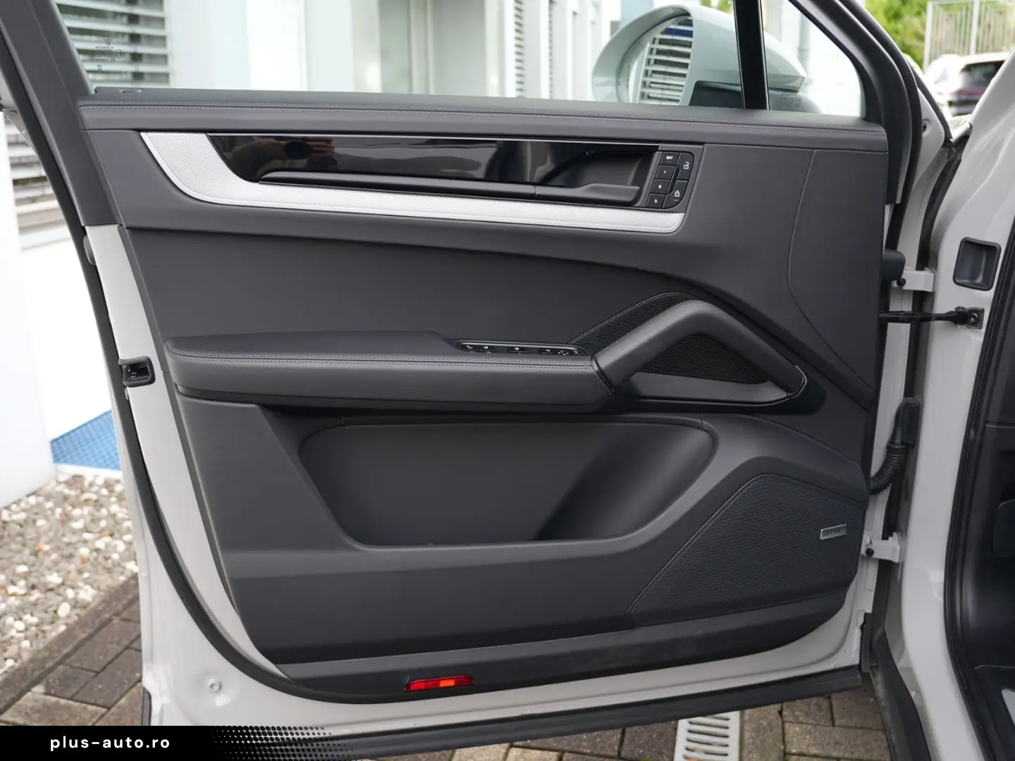 E-Hybrid Coupé ACC-LUFTF-PANO-HD-AHK-HUD-BOSE-RS