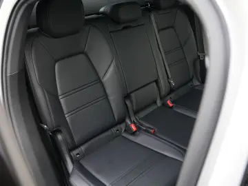 E-Hybrid Coupé ACC-LUFTF-PANO-HD-AHK-HUD-BOSE-RS