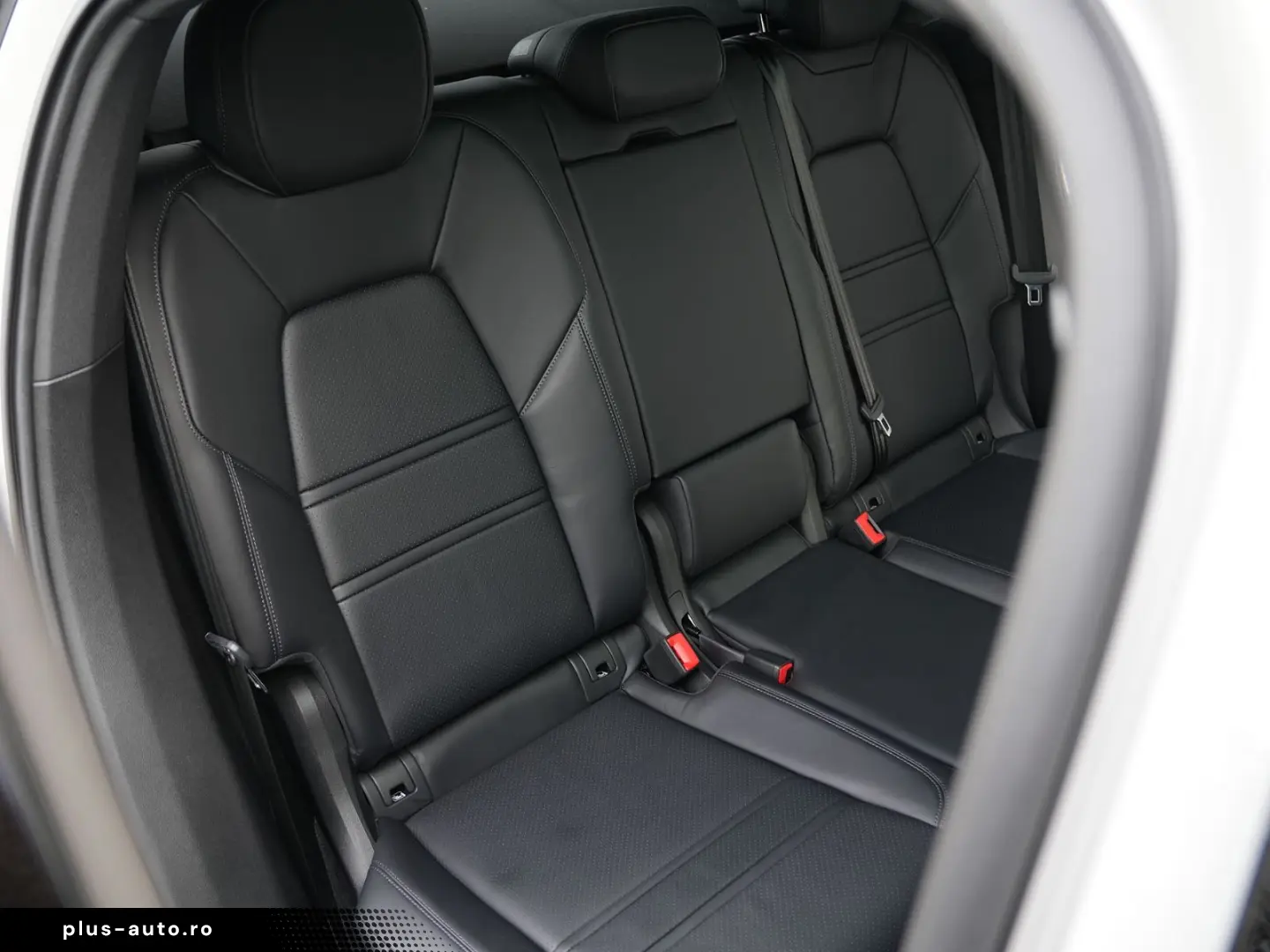 E-Hybrid Coupé ACC-LUFTF-PANO-HD-AHK-HUD-BOSE-RS