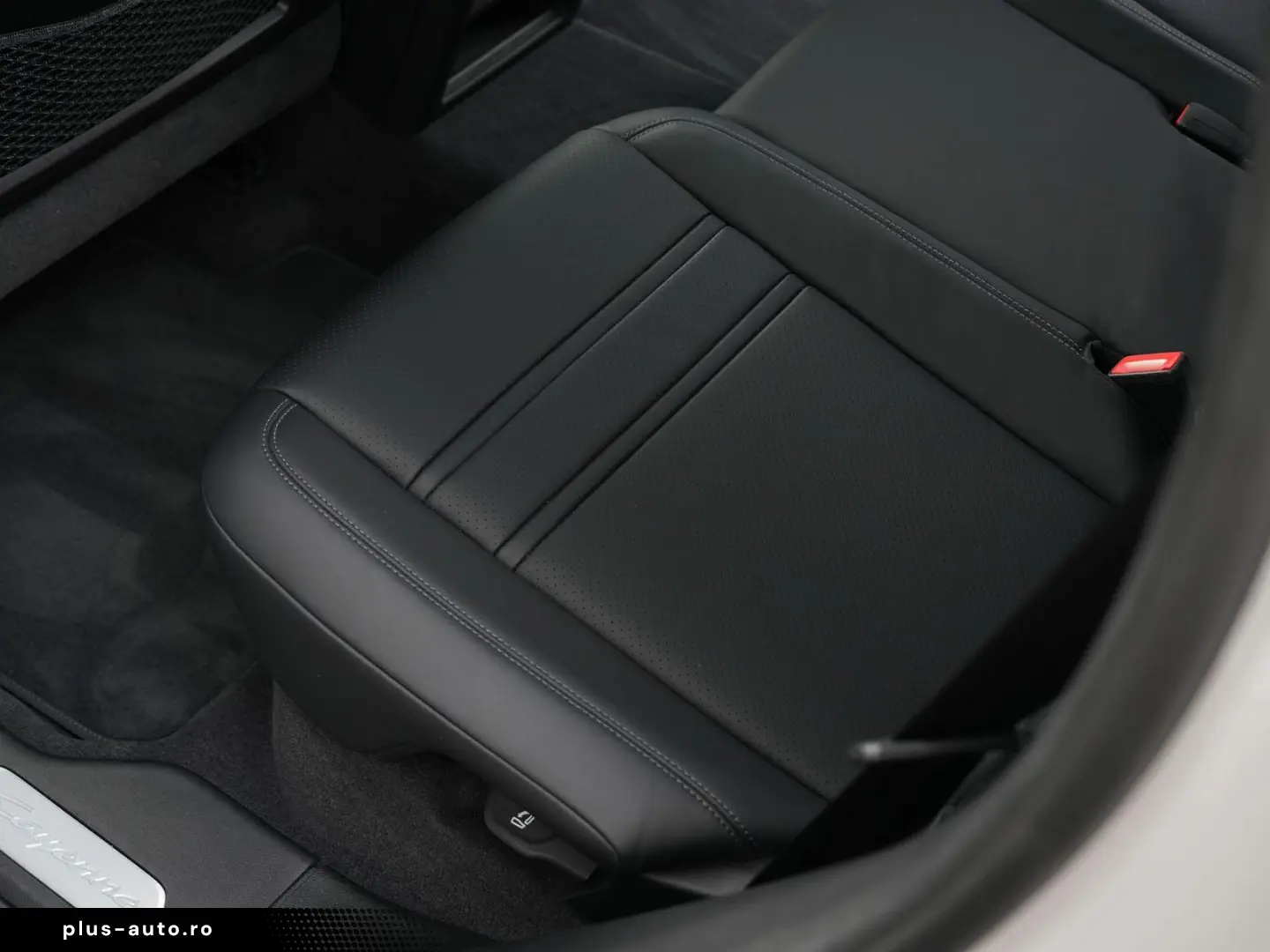 E-Hybrid Coupé ACC-LUFTF-PANO-HD-AHK-HUD-BOSE-RS