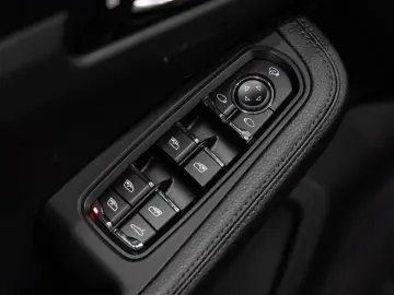 Porsche Macan  SPORT-CHRONO