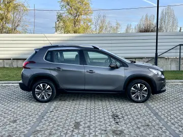Peugeot 2008  navigatie  142.000 km  garantie  rate