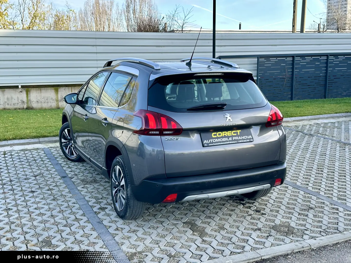 Peugeot 2008  navigatie  142.000 km  garantie  rate