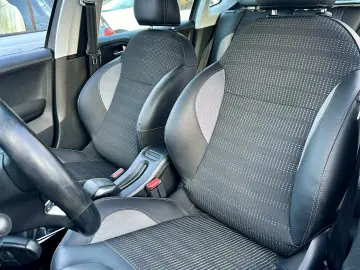 Peugeot 2008  navigatie  142.000 km  garantie  rate