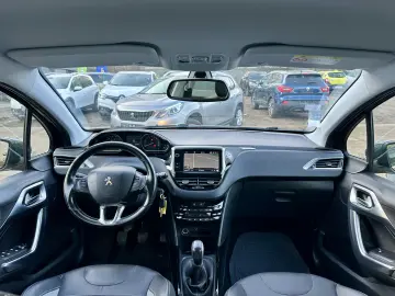 Peugeot 2008  navigatie  142.000 km  garantie  rate