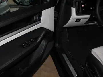 Porsche Cayenne Coupe E-Hybrid ACC Matrix BOSE