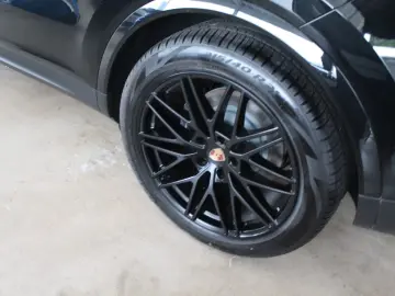 Porsche Cayenne Coupe E-Hybrid ACC Matrix BOSE