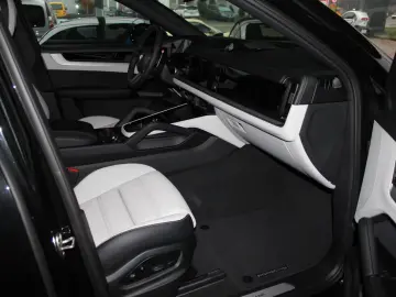 Porsche Cayenne Coupe E-Hybrid ACC Matrix BOSE