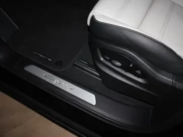 Porsche Cayenne Coupe E-Hybrid ACC Matrix BOSE