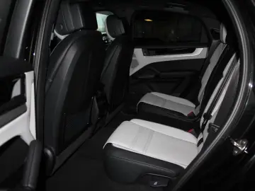 Porsche Cayenne Coupe E-Hybrid ACC Matrix BOSE