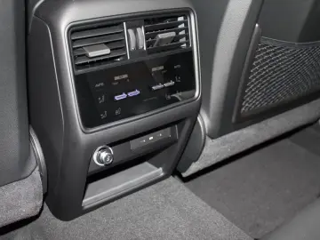 Porsche Cayenne Coupe E-Hybrid ACC Matrix BOSE