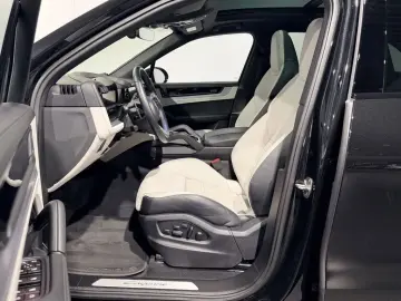 Cayenne E-Hybrid 470hp Pano HUD Pass-display VAT