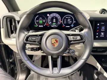 Cayenne E-Hybrid 470hp Pano HUD Pass-display VAT