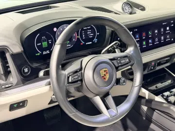 Cayenne E-Hybrid 470hp Pano HUD Pass-display VAT