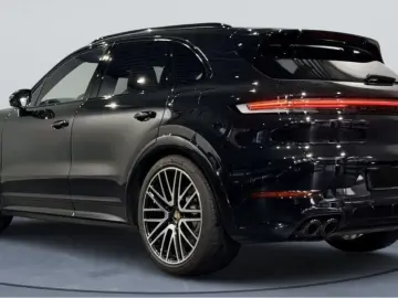 Cayenne E-Hybrid 470hp Pano HUD Pass-display VAT