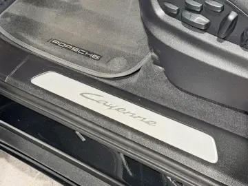Cayenne E-Hybrid 470hp Pano HUD Pass-display VAT